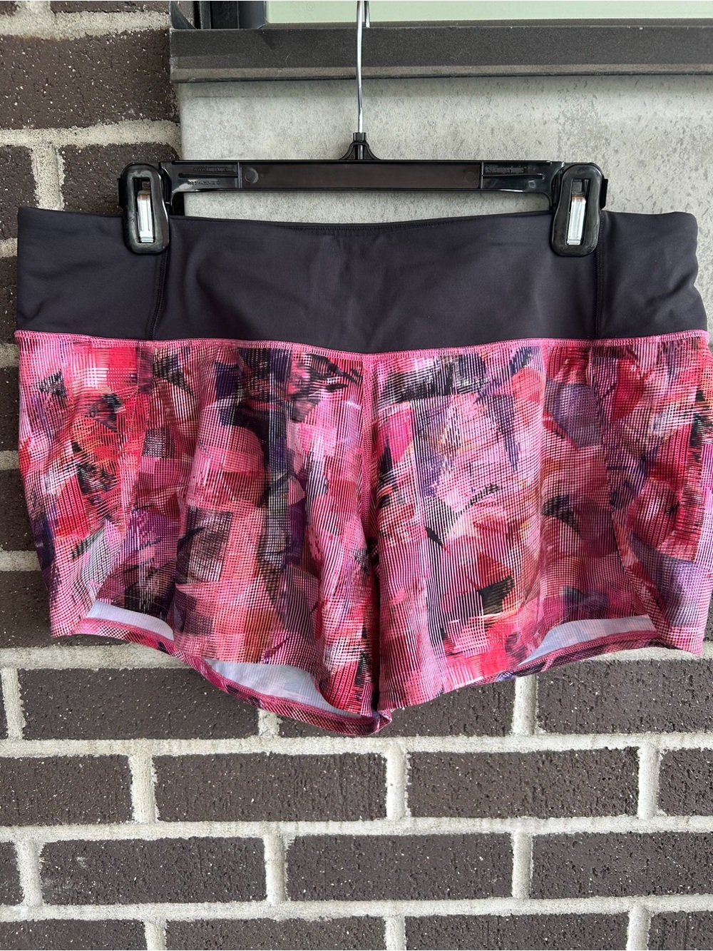 Lululemon Run Times Short II *4"
Sun Dazed Multi Pink/ Size 10